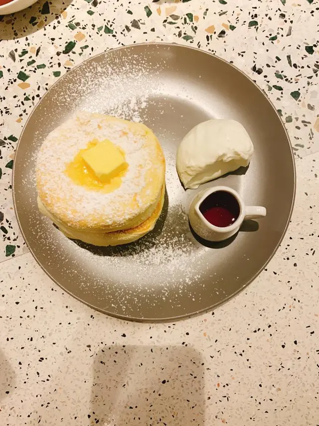 招牌香軟瑞可塔芝士梳乎厘班戟