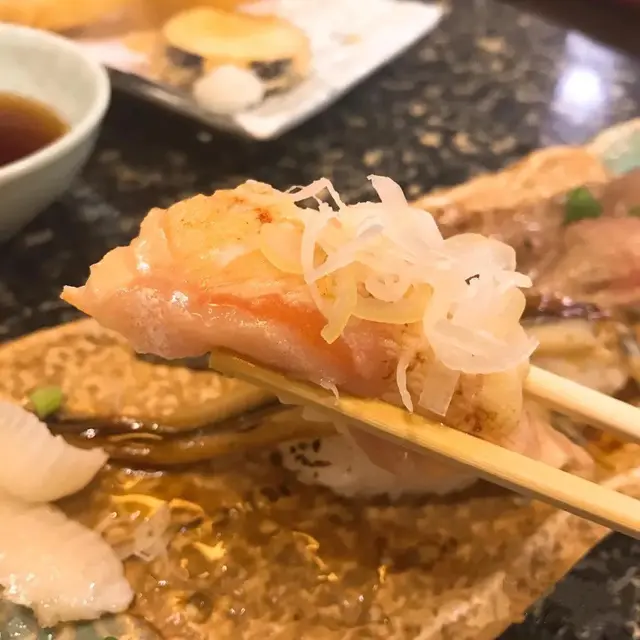 火炙香蔥三文魚腩