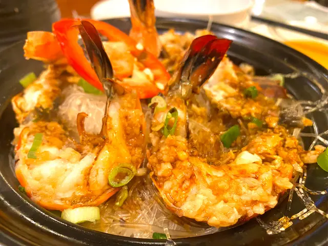 金銀蒜粉絲開邊蝦煲仔飯