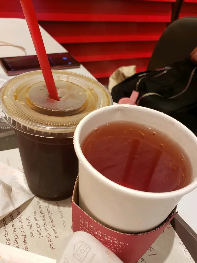 美式咖啡及伯爵茶