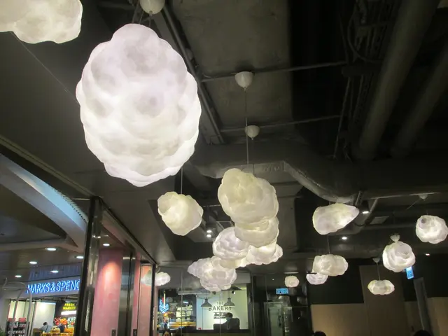 頭頂上的雲朵，令人覺得好寫意