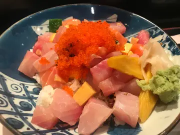 角切什錦魚生丼