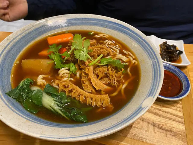 麻辣滷水牛肚麵