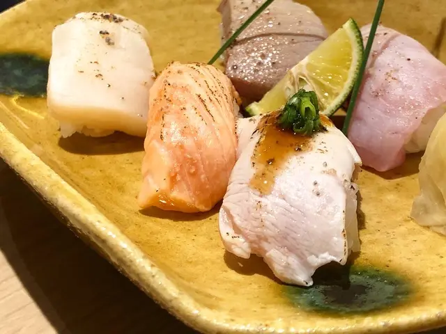 炙燒壽司拼盤五頁