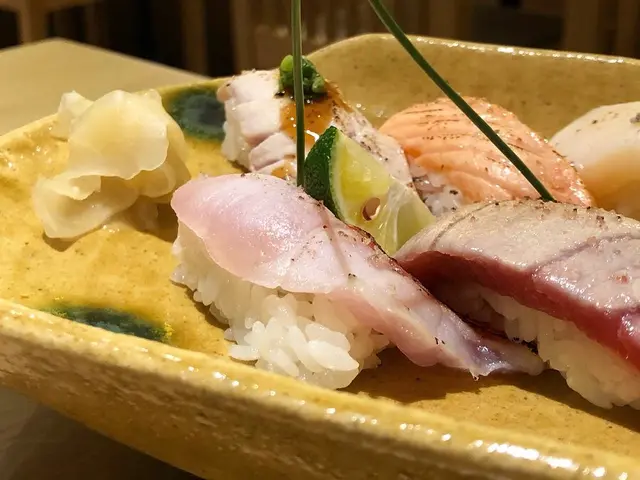 炙燒壽司拼盤五頁