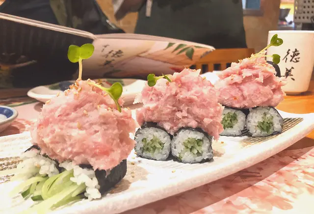 鮮葱呑拿魚腩茸山掛卷