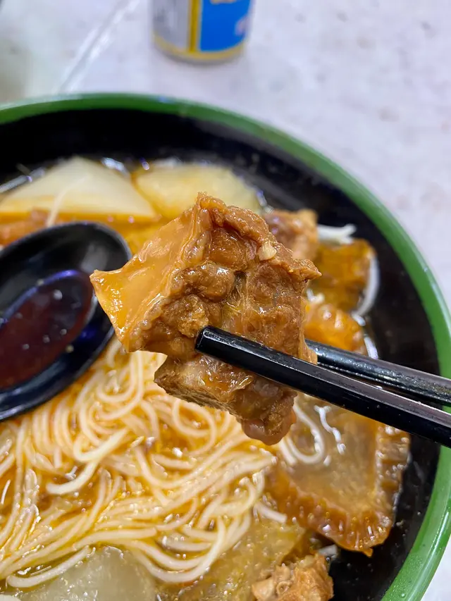 三餸車仔麵(牛腩 豬皮 蘿蔔)