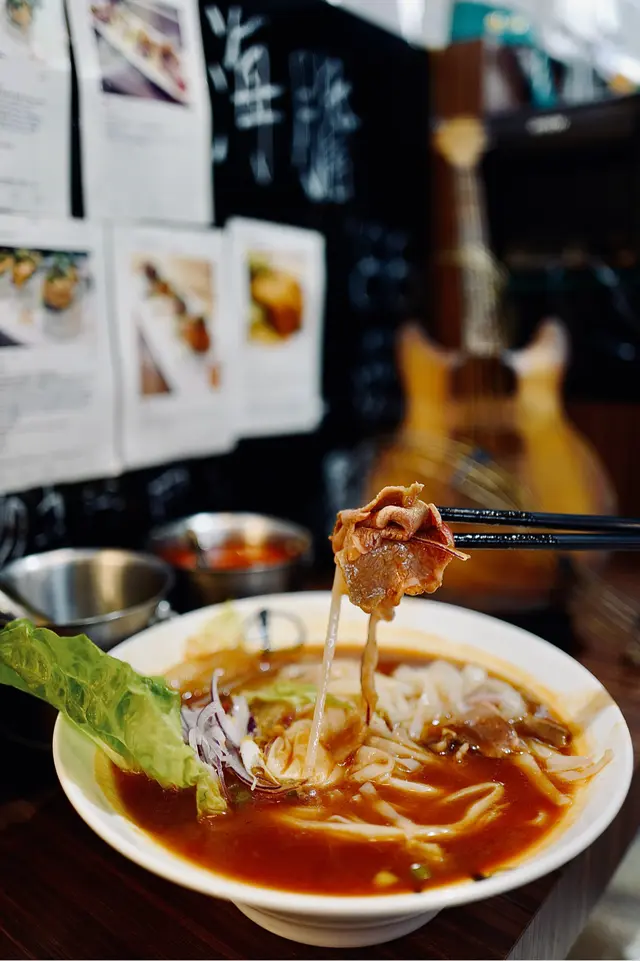 越式窩蛋生牛肉牛骨湯河粉