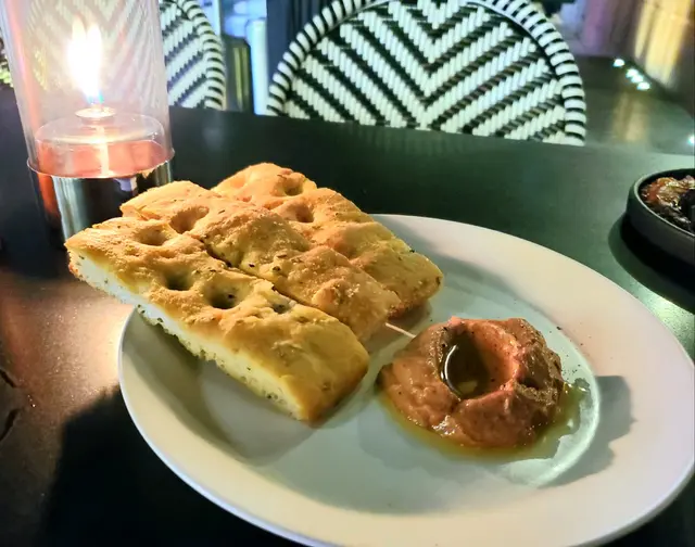 雞肝醬配迷迭香麵包