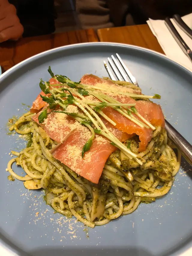 煙三文魚香草醬意粉