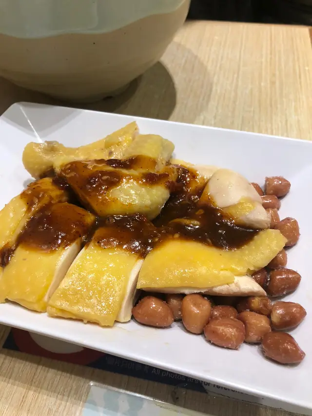 比起兩款麵，這個好吃得多，醬汁惹味，肉質「鞋口」也就算了。