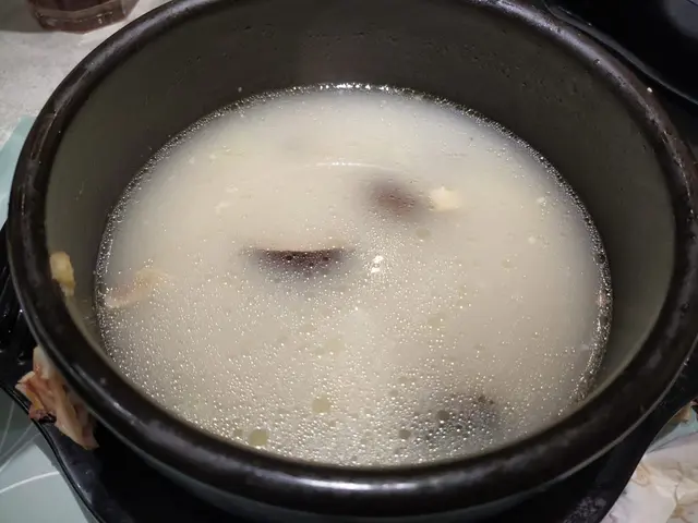 花膠雲腿雞鍋