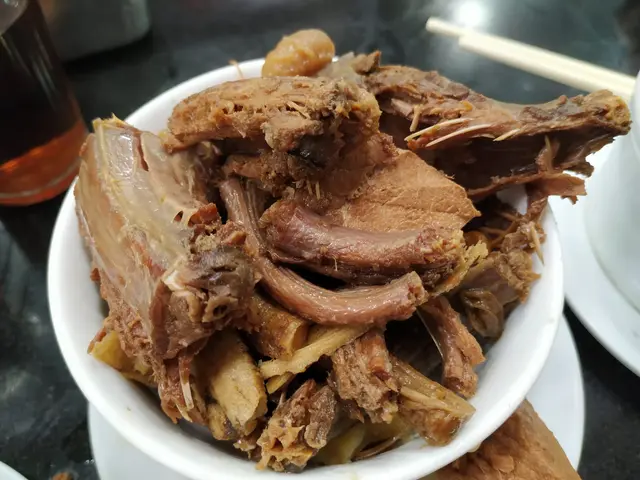 燉過山烏蛇湯
