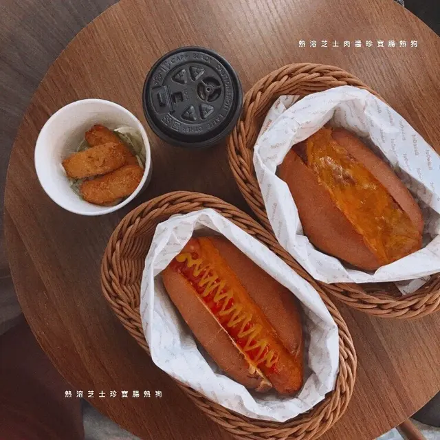 熱溶芝士肉醬珍寶熱狗