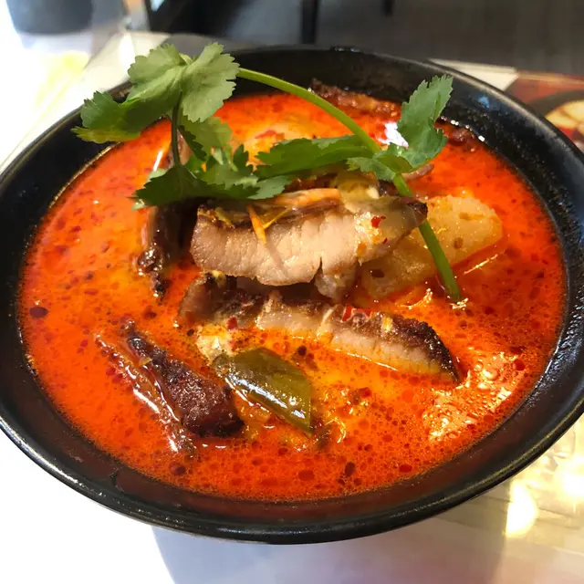 冬蔭公豬頸肉湯河