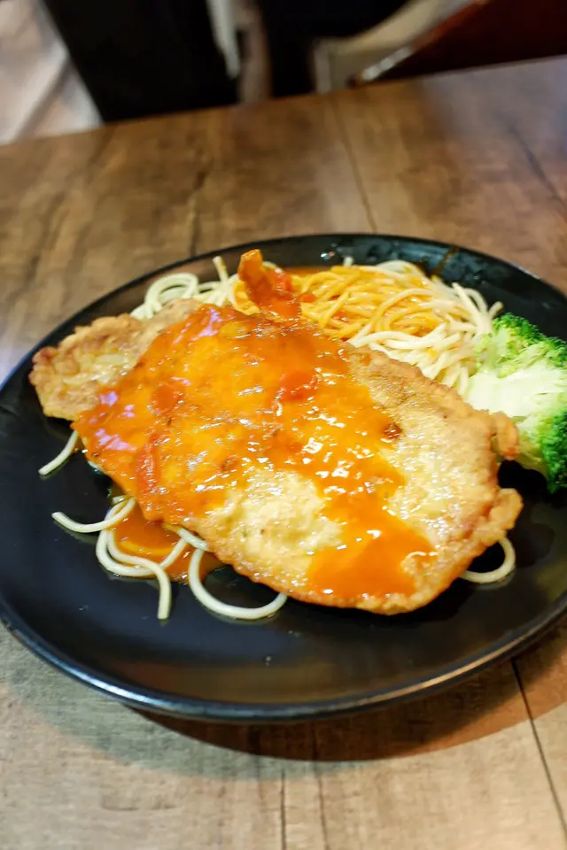 香煎魚柳配西西里茄蓉汁