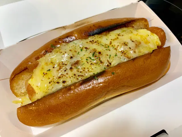 火炙芝士辣肉醬熱狗