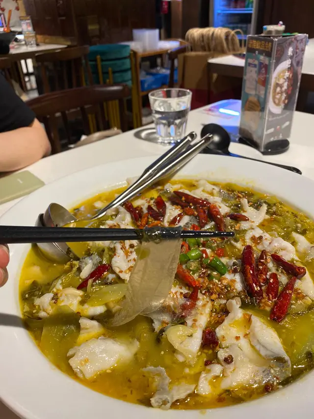 人見人愛酸菜魚加粉條