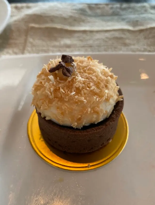 菠蘿啫喱椰子奶凍朱古力撻