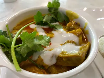 黃咖喱牛腩飯