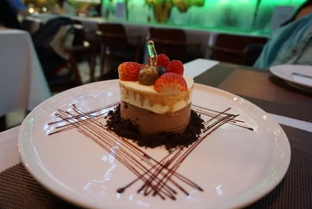 雲呢拿朱古力幕絲伴焦糖榛子