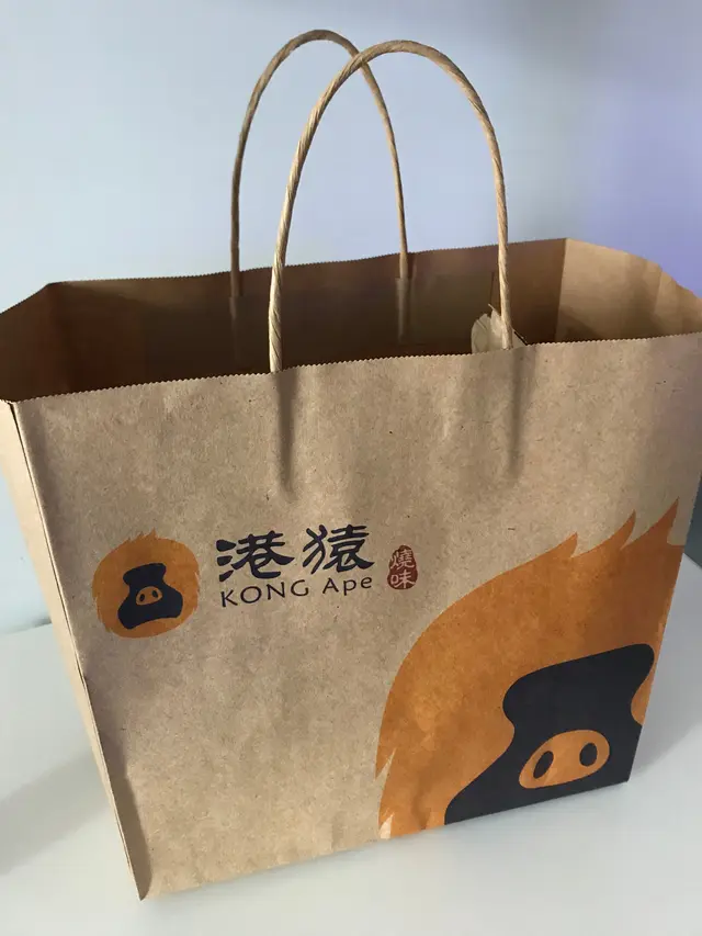 呢間燒味舖連裝飯盒既紙袋都有設計