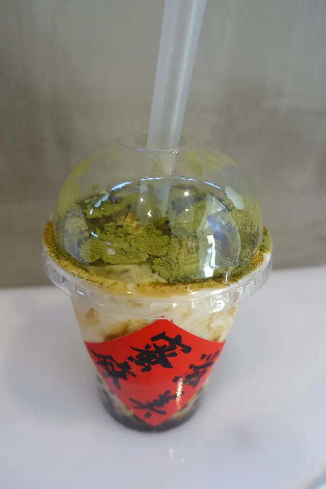 最後才加上一層抹茶粉