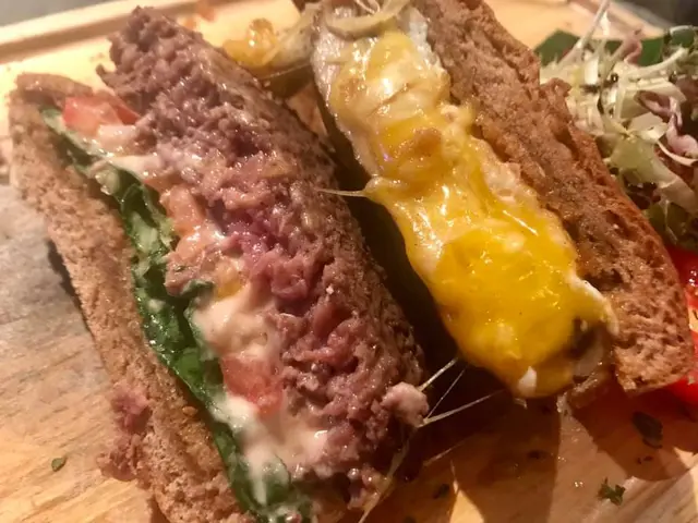 大啡菇芝士牛肉漢堡