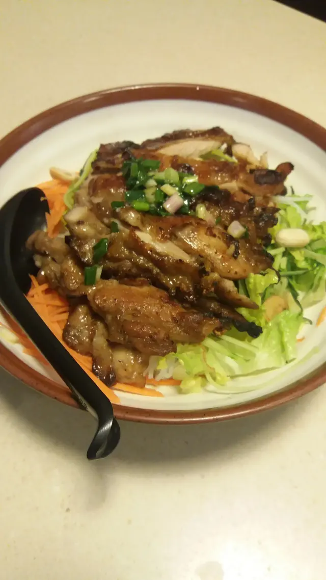Cold Vermicelli with grilled lemograss chicken