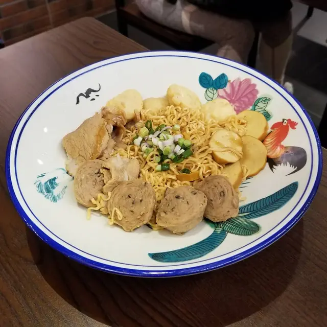 彈牙貢丸($10),花枝丸($10),素雞($9),豬肉片($11),王子麵($12)