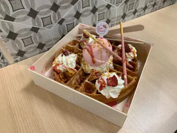 焦糖草莓脆脆窝夫特浓朱古力窝夫