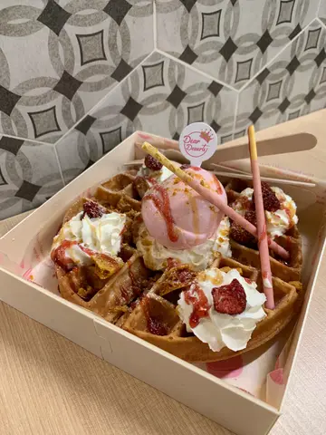 焦糖草莓脆脆窝夫