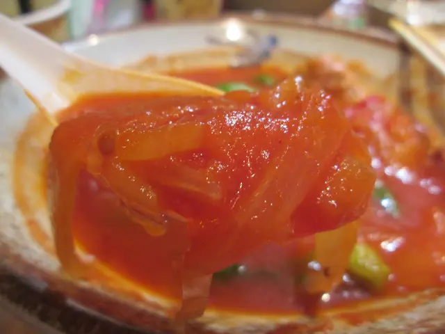 有蕃茄茸和洋蔥，味道酸咪咪