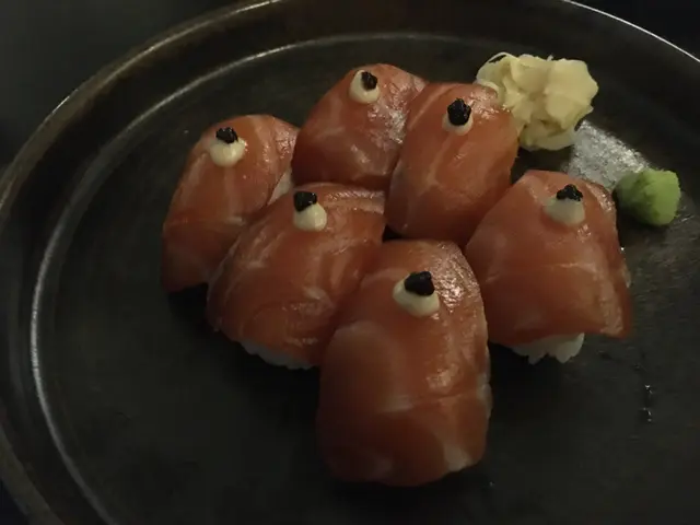 新鮮醬油漬三文魚手握壽司