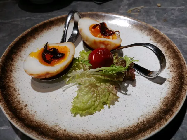 糖心旦冇咩特別，不過上面黑色果塊菇片好好味，有d似麻辣火鍋果陣味