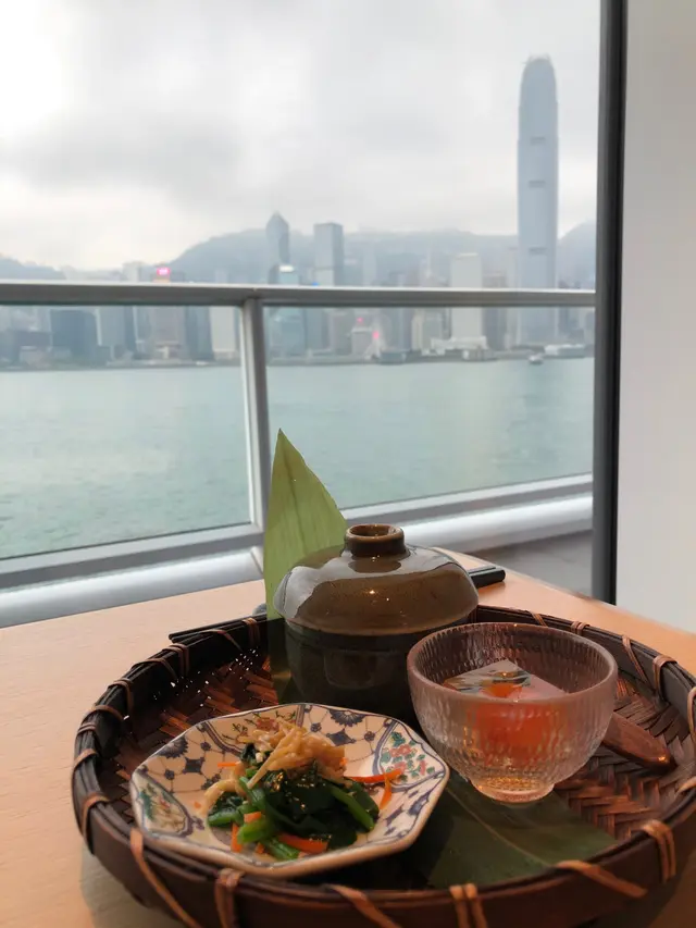 茶碗蒸(蟹肉汁配蒸蛋)、小菜及蕃茄啫喱