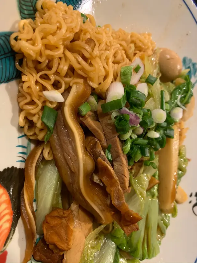 外皮軟彈,加上中間嘅軟骨夠脆口,口感好有層次!