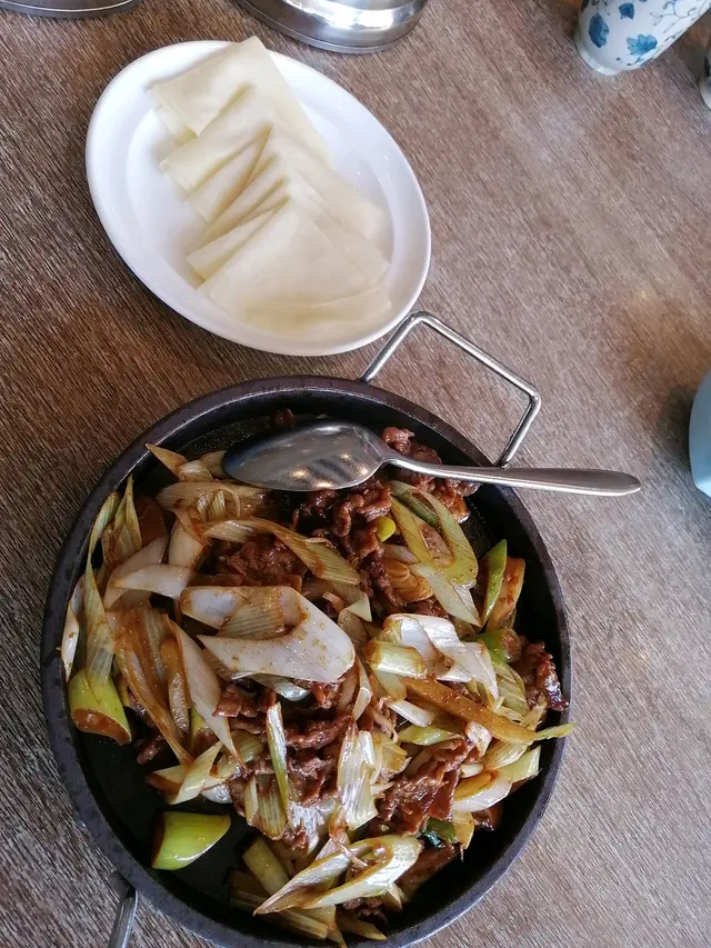 蔥爆羊肉配薄餅