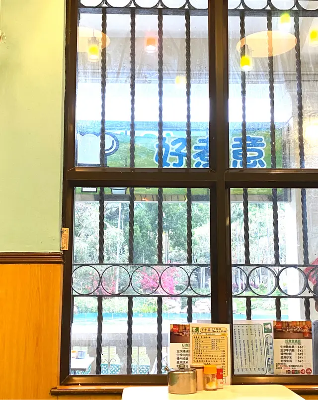 特色窗花加湖景