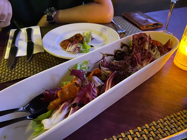 西班牙辣肉腸田園沙律配柚子蜜醋汁