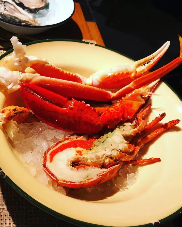 拎凍海鮮時會俾一碗碎冰墊底