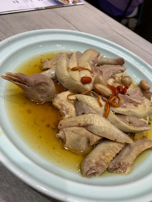 酒味濃郁，鴿肉入味，可以