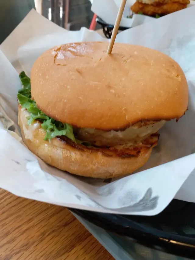 蜜糖芥末菠蘿雞堡