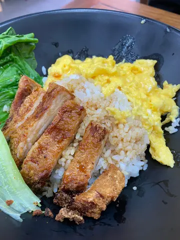 炸猪扒滑蛋饭