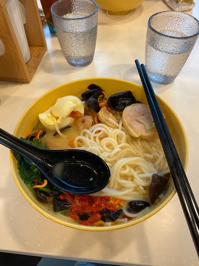 蟲草花雞湯米線