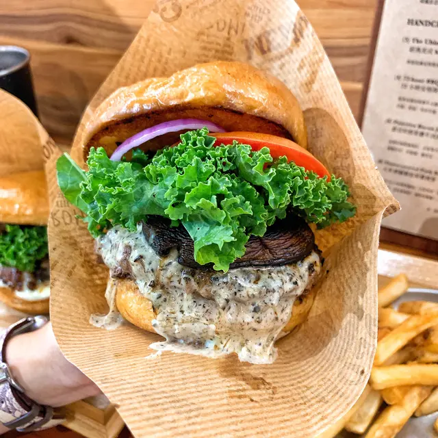 烤大啡菇黑松露芝士醬美國牛肉漢堡