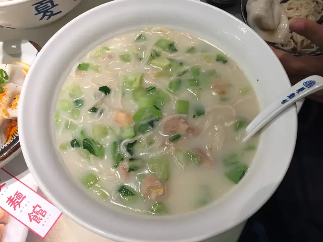 嫩雞煨麵