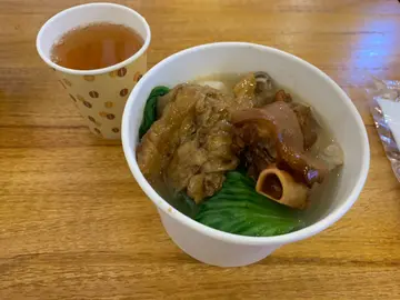 胡椒豬肚湯底花膠豬手墨丸生菜上海麵