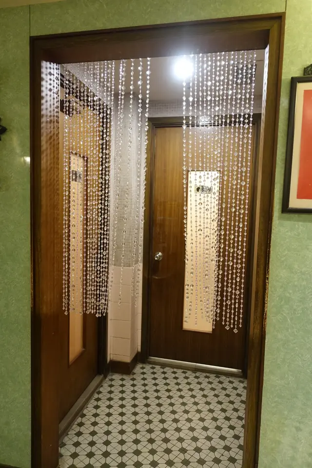 洗手間外的珠簾