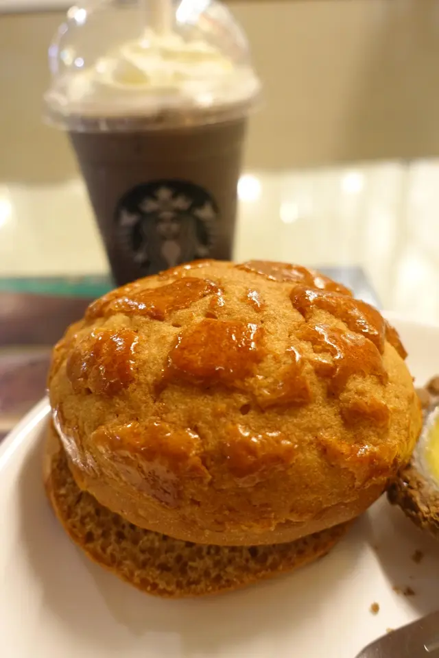 菠蘿包表面的外層香脆欠奉